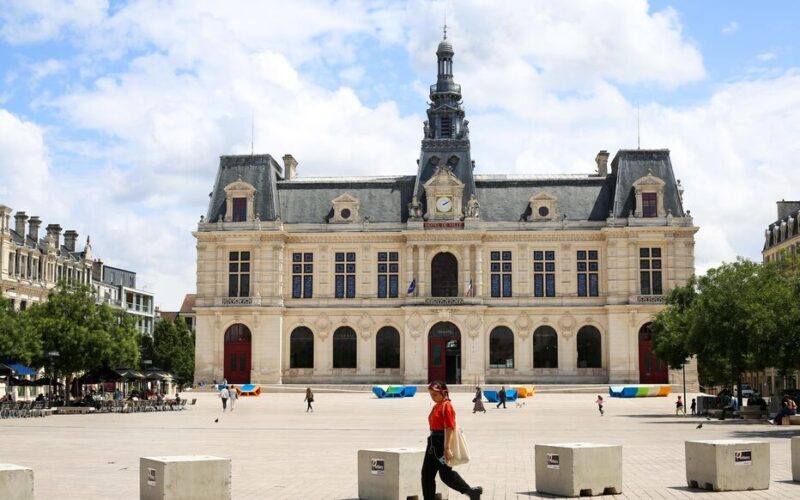 Face à la hausse des cotisations d'assurance, la ville de Poitiers est prête à devoir ne plus assurer certains de ses bâtiments. PhotoPQR/La Nouvelle République/Mathieu Herduin