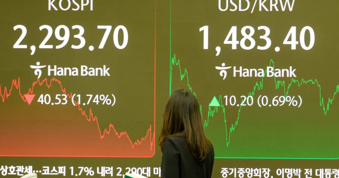 Pourquoi Donald Trump veut-il faire baisser la valeur du dollar ?