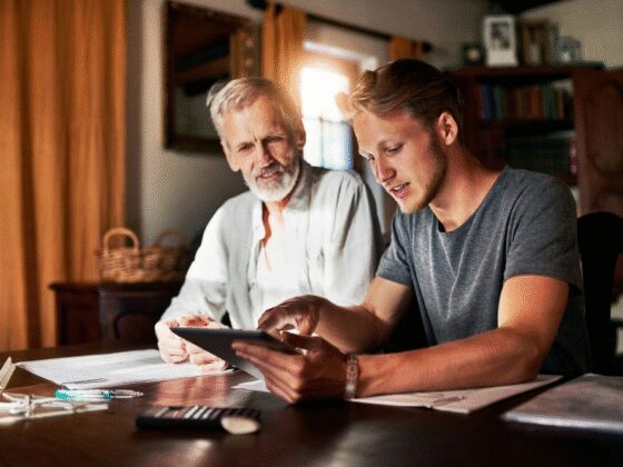 Réductions d'impôt et enfants majeurs : les barèmes 2025 pour faire le bon choix