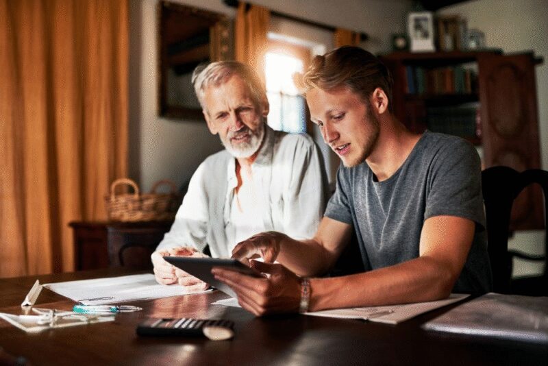 Réductions d'impôt et enfants majeurs : les barèmes 2025 pour faire le bon choix