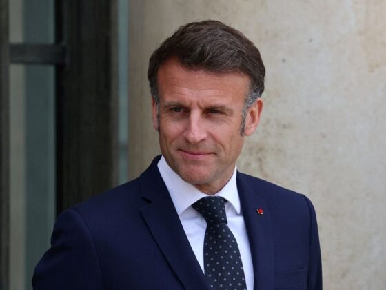 Macron entame sa tournée dans l'océan Indien à Mayotte