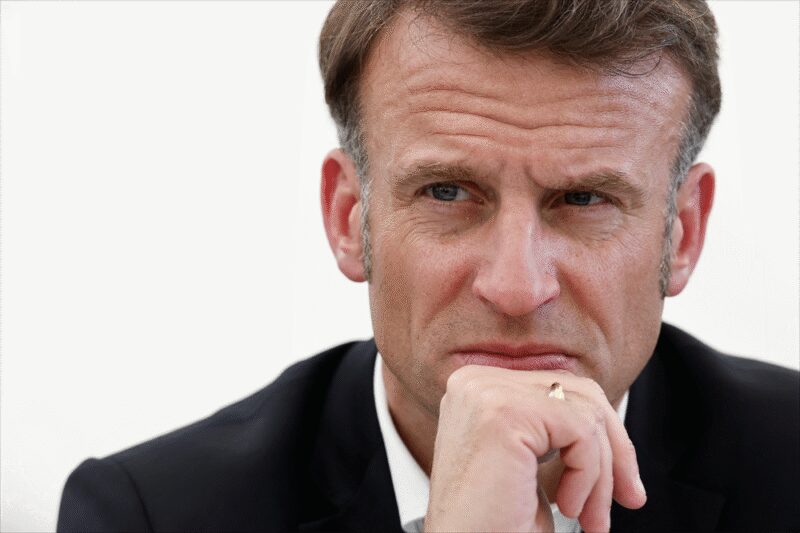 Droits de douane : une "pause fragile", prévient Emmanuel Macron