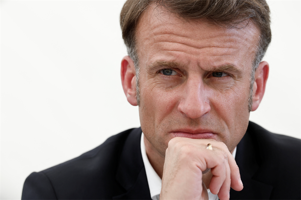 Droits de douane : une "pause fragile", prévient Emmanuel Macron