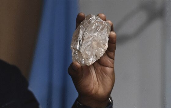 Un méga diamant de près de 2.500 carats découvert au Botswana