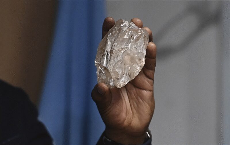 Un méga diamant de près de 2.500 carats découvert au Botswana
