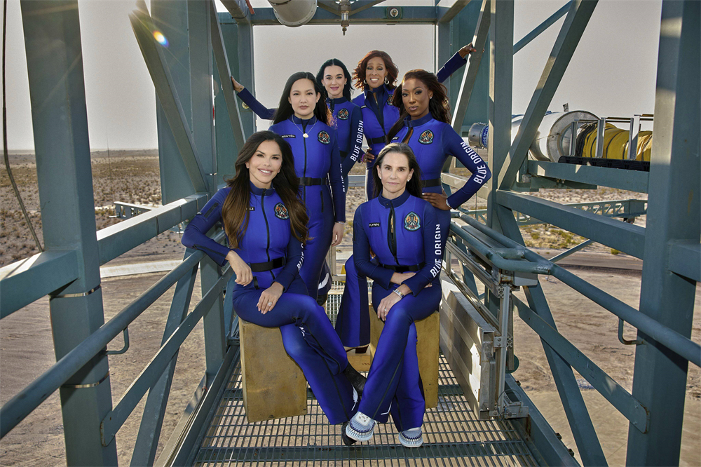 Blue Origin : premier vol spatial exclusivement féminin avec Katy Perry et Lauren Sanchez