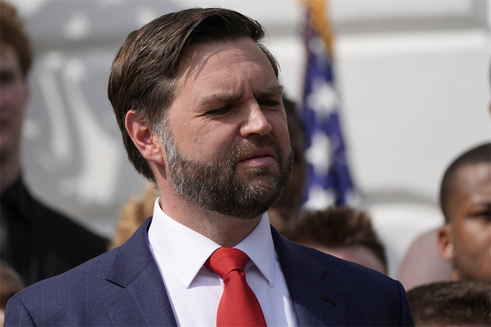 J.D. Vance exhorte l'Europe à ne plus se comporter "en vassal des Etats-Unis"