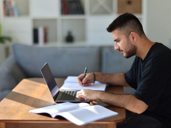 Jobs étudiants et rémunérations de stages : que doit-on déclarer ?