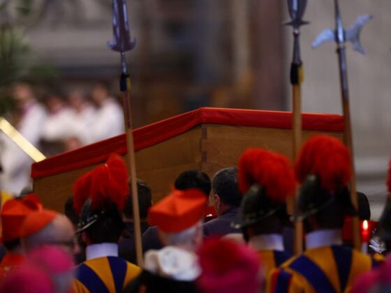 La dépouille du pape François transférée à la basilique Saint-Pierre pour être exposée aux fidèles