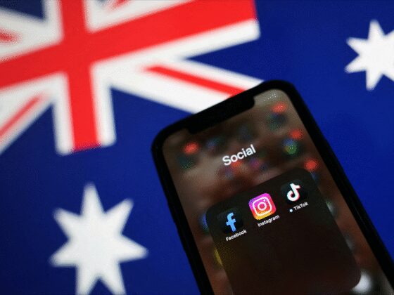 Face aux géants technologiques, l'Australie campe sur sa loi anti-réseaux pour les mineurs