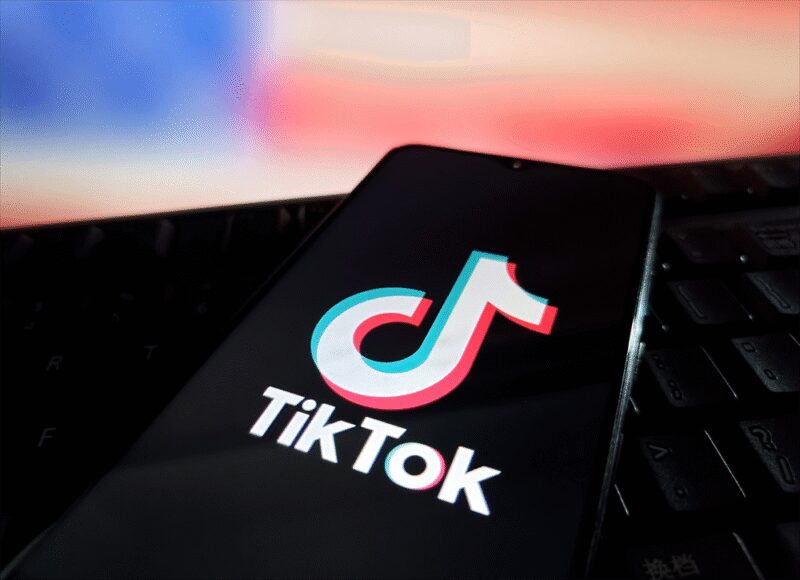 TikTok teste "Footnotes" aux Etats-Unis, sur le modèle des "Community Notes" de X