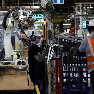France/PMI: Première hausse de la production manufacturière en trois ans en avril