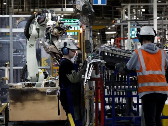 France/PMI: Première hausse de la production manufacturière en trois ans en avril