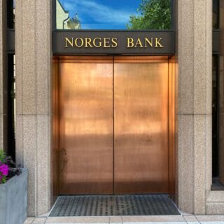 Norvège-La banque centrale laisse inchangé son taux directeur, envisage une baisse d'ici la fin de l'année