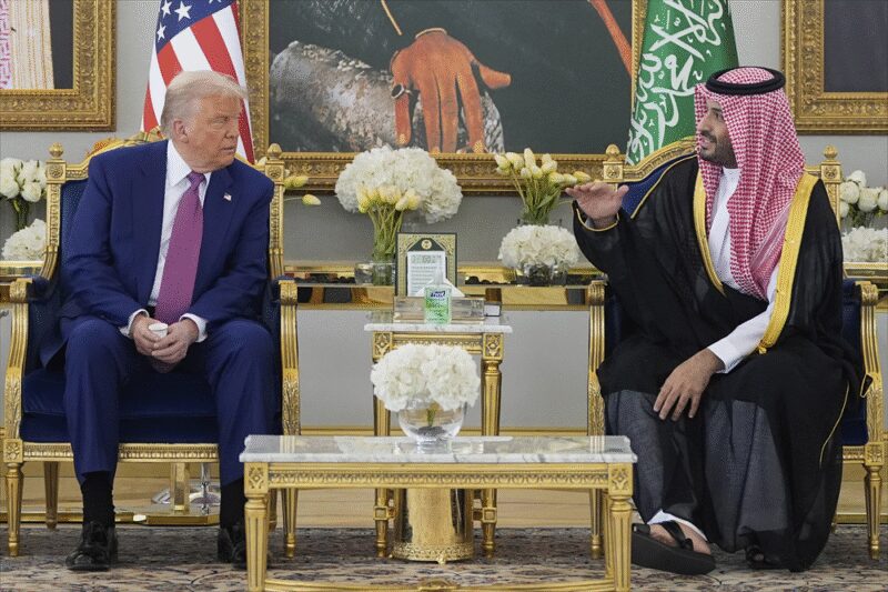 Donald Trump démarre à Riyad sa tournée dans le Golfe