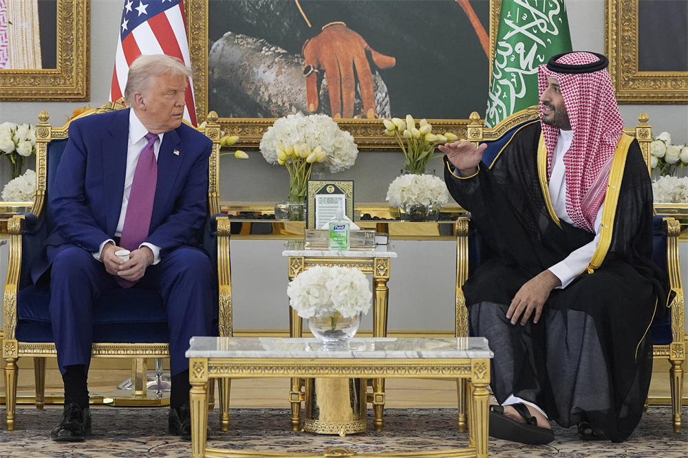 Donald Trump démarre à Riyad sa tournée dans le Golfe