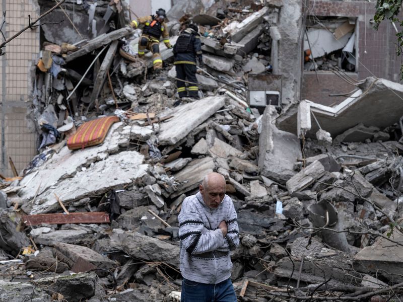Kyiv accuse Moscou d'ignorer l'appel au cessez-le-feu, réunion à Londres