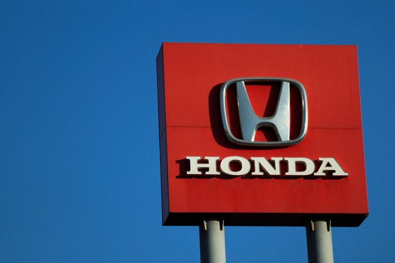 Honda prévoit une chute de 59% de son bénéfice annuel, suspend un projet de VE au Canada