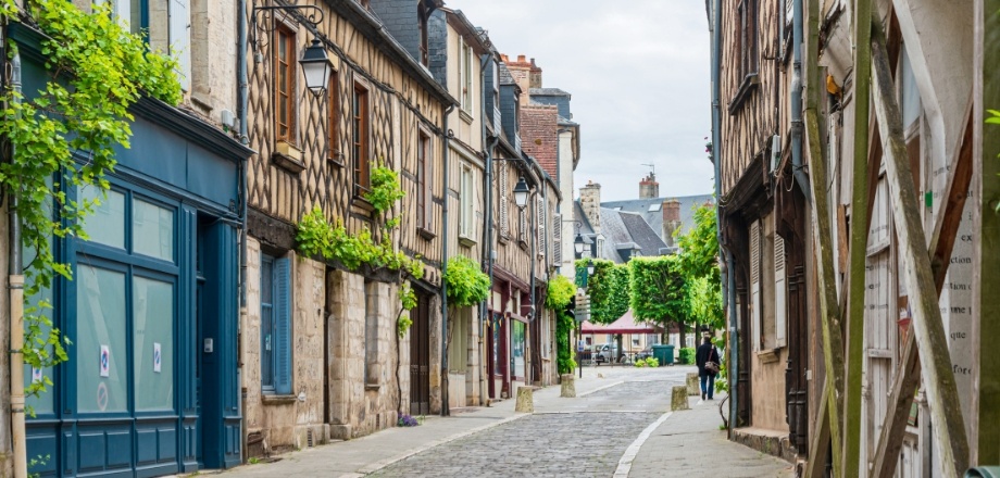 Où investir dans les villes moyennes en 2025 ?