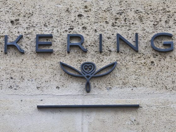 Kering Eyewear planche sur des lunettes connectées avec Google