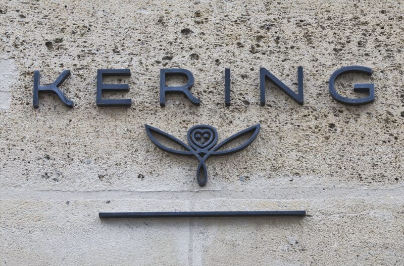 Kering Eyewear planche sur des lunettes connectées avec Google