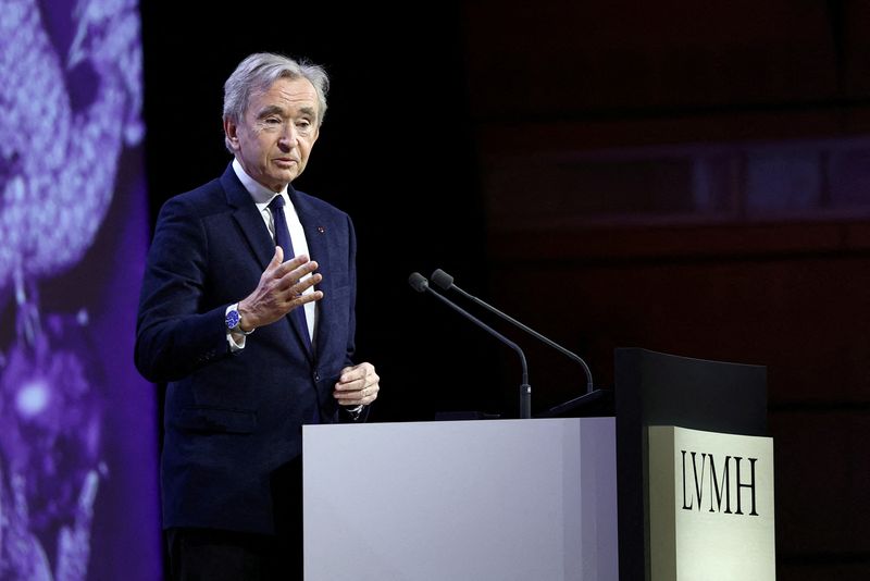 Bernard Arnault (LVMH) exhorte l'UE à être plus "constructive" sur le commerce avec Trump
