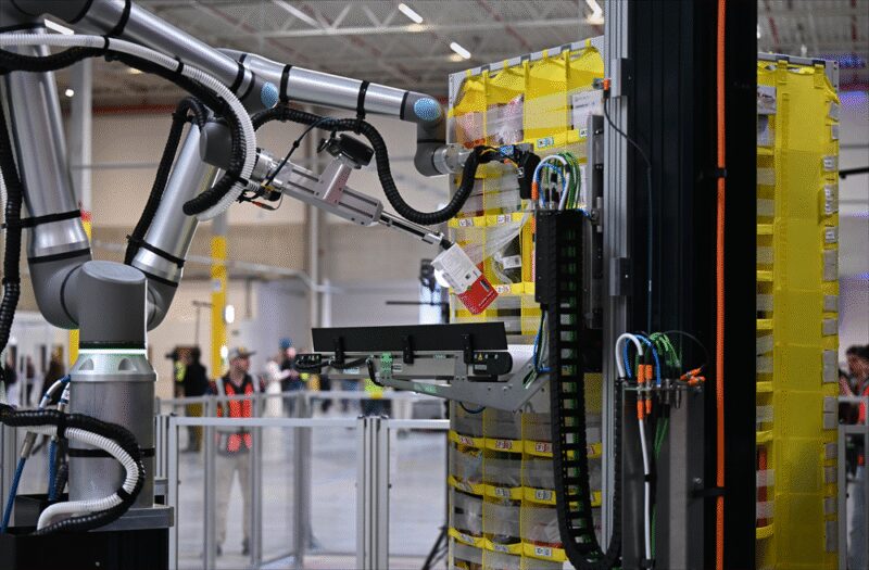 Amazon : connaissez-vous Vulcan, premier robot doté du sens du "toucher" ?