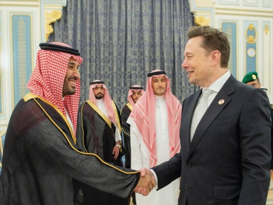 Elon Musk décroche un contrat pour Starlink en Arabie saoudite