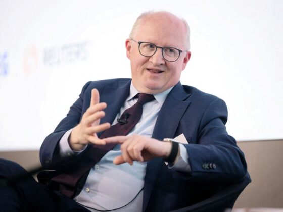La BCE confiante que l'inflation dans les services diminuera cette année, selon Lane