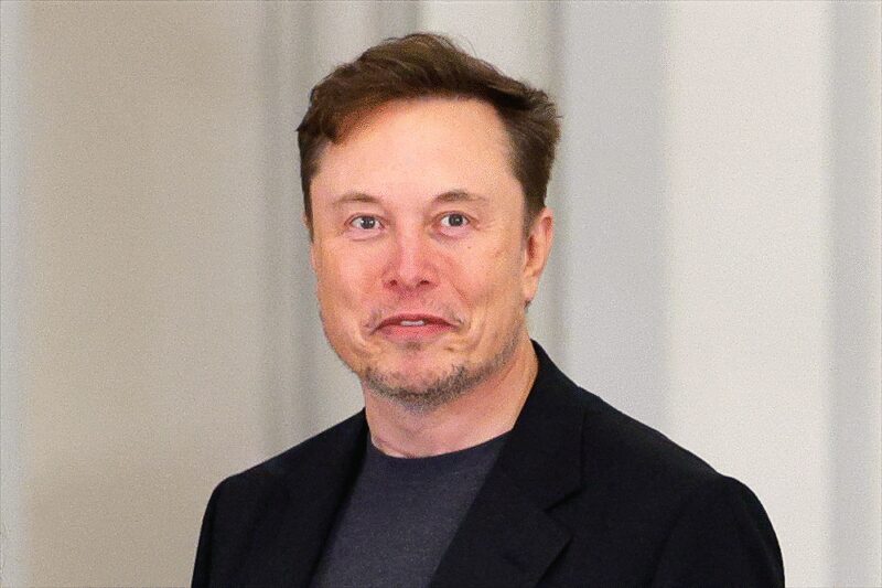 Après la panne de X, Elon Musk se remet à travailler "24h/24 et 7j/7"