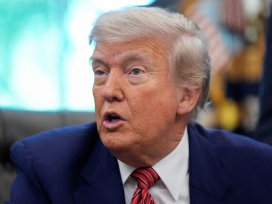 Donald Trump estime que Vladimir Poutine est "devenu complètement fou"