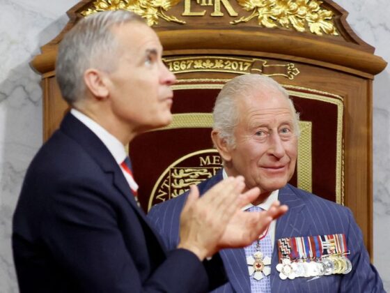 Le roi Charles, en visite à Ottawa, exprime son amour pour un Canada "fort et libre"