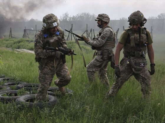Les Vingt-Sept approuvent un programme d'armement commun