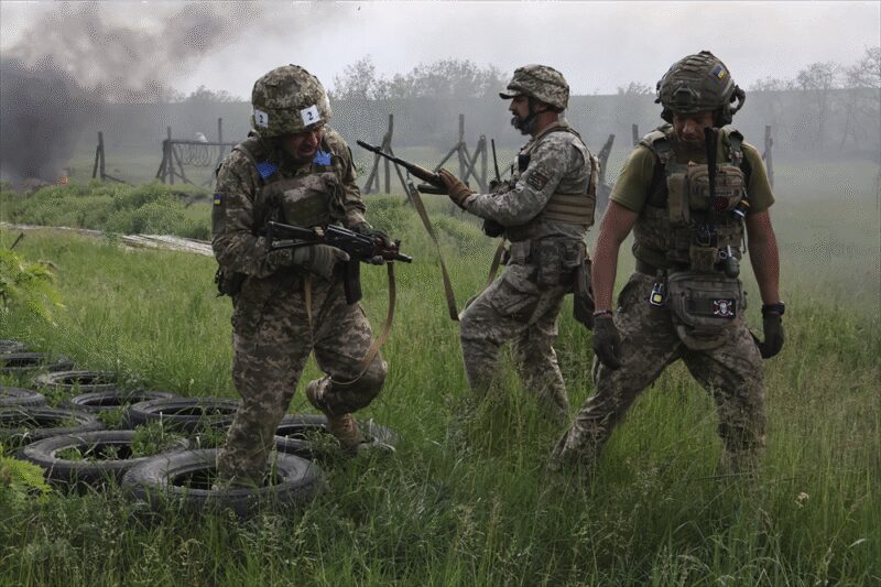Les Vingt-Sept approuvent un programme d'armement commun