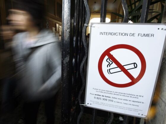France: La cigarette va être interdite dans les lieux publics fréquentés par les enfants-Vautrin