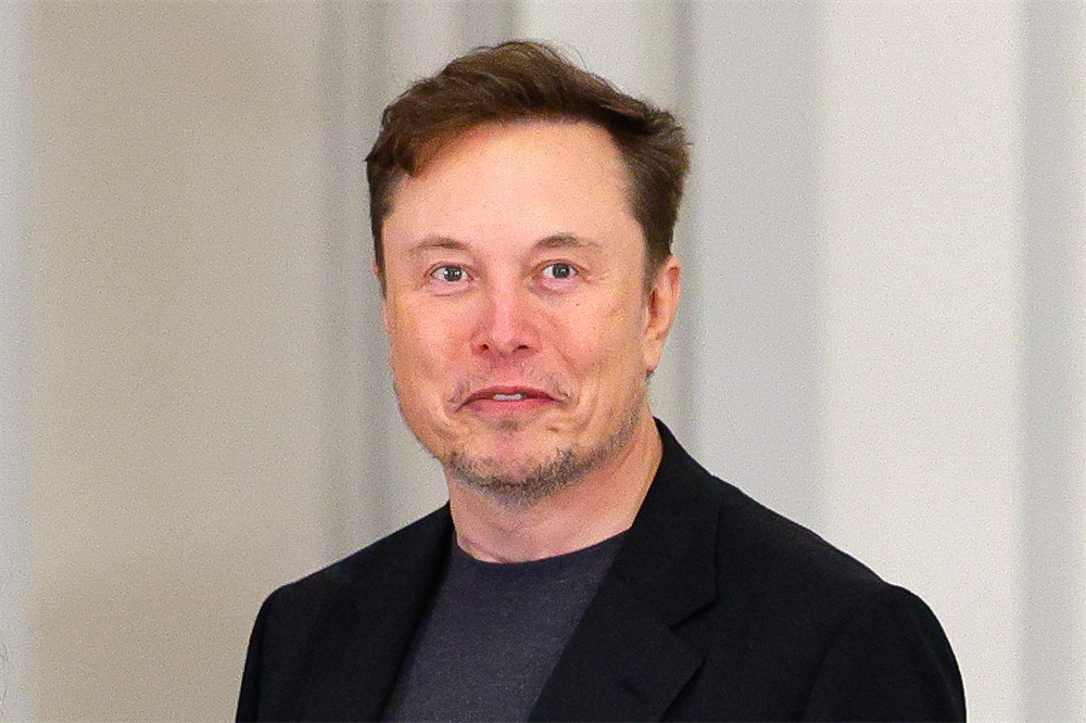 Après la panne de X, Elon Musk se remet à travailler "24h/24 et 7j/7"