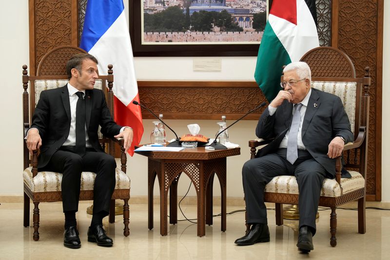 La création d'un État palestinien "pas simplement un devoir moral, mais une exigence politique", dit Macron