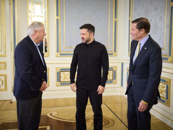 A Kyiv, le sénateur américain Graham promet d'avancer sur les sanctions contre Moscou