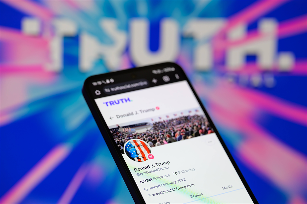 Trump Media dément vouloir lever 3 milliards de dollars pour investir dans les cryptomonnaies