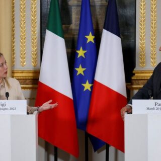 Macron en visite à Rome pour tenter d'apaiser ses relations avec Meloni