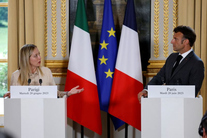 Macron en visite à Rome pour tenter d'apaiser ses relations avec Meloni