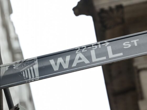Wall Street attendue en baisse, l'Europe hésite, la guerre commerciale inquiète