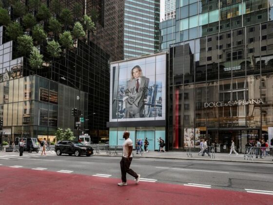 Kering négocie la vente de parts dans ses actifs immobiliers new-yorkais, selon des sources