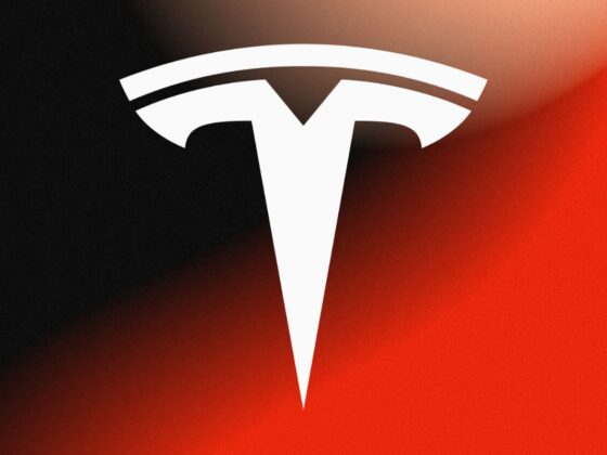 Tesla s’effondre de 150 milliards de dollars en bourse, tandis que Bitcoin (BTC) accuse le coup