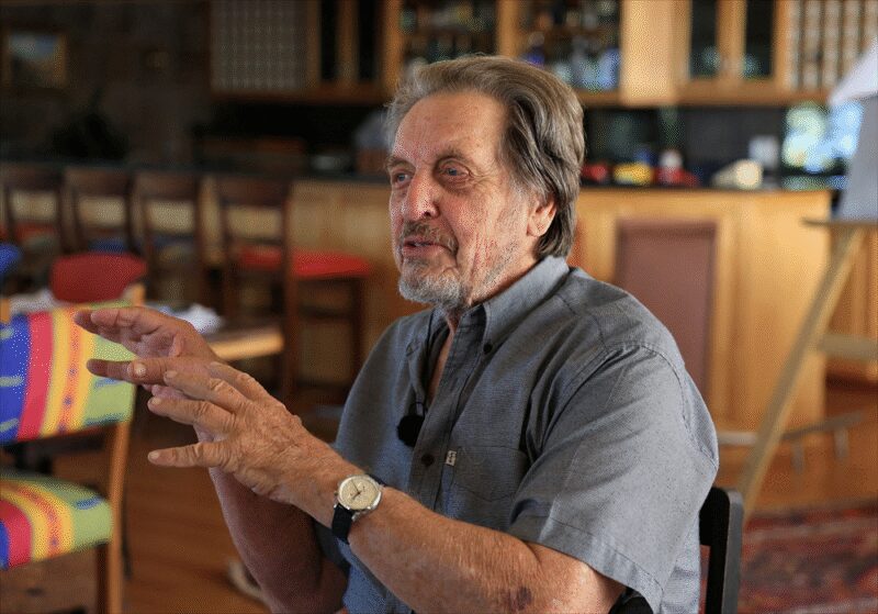 "Il a fait une erreur, il était stressé" : le père d'Elon Musk tempère le clash avec Trump