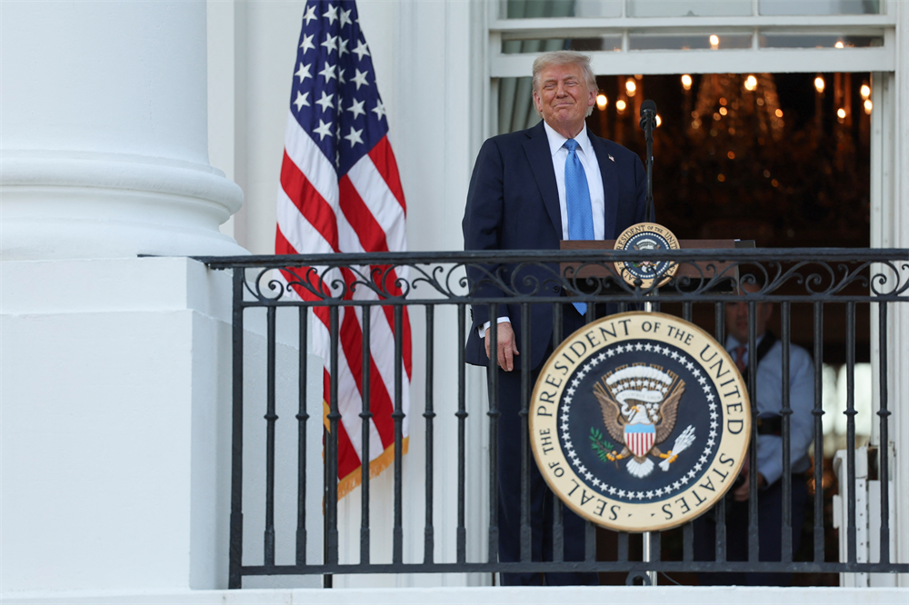 Donald Trump interdit l'entrée aux Etats-Unis aux ressortissants de 12 pays