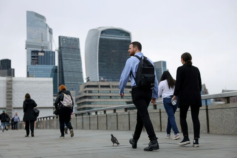 Grande-Bretagne : L'économie s'est contractée de 0,3% en avril, à un creux de près de deux ans