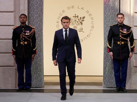 Nucléaire : Emmanuel Macron appelle le président iranien à revenir à la table des négociations
