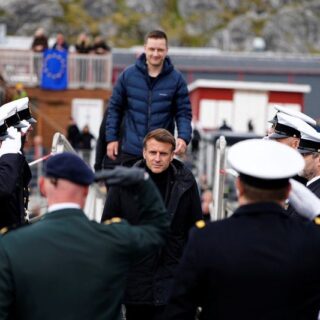 Macron arrive au Groenland pour dire la "solidarité" de la France et de l'UE