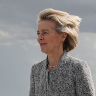 Le G7 doit accroître la pression sur la Russie, estime von der Leyen